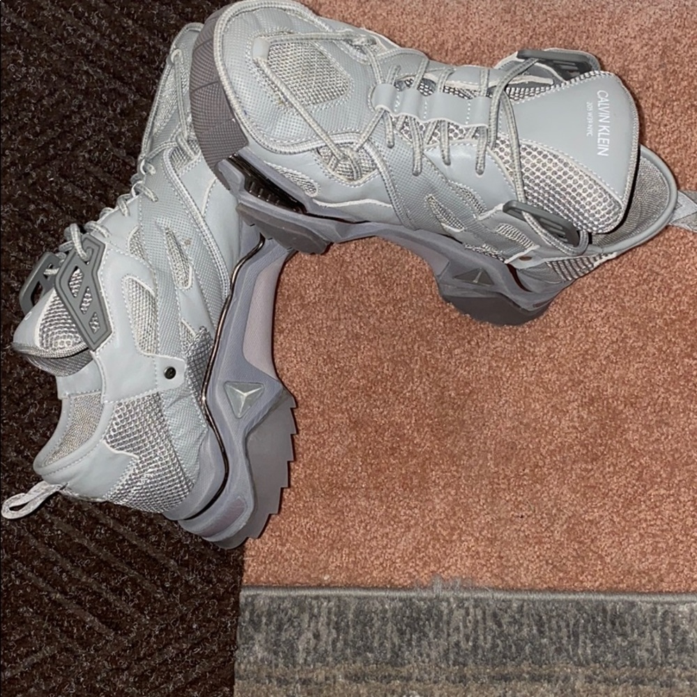 Shoe - Picture 3 of 4